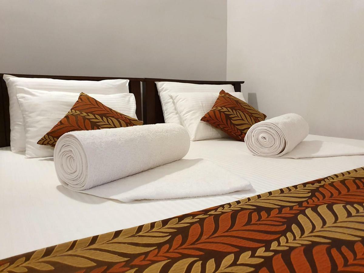 A And D Holiday Inn Anuradhapura Exterior foto